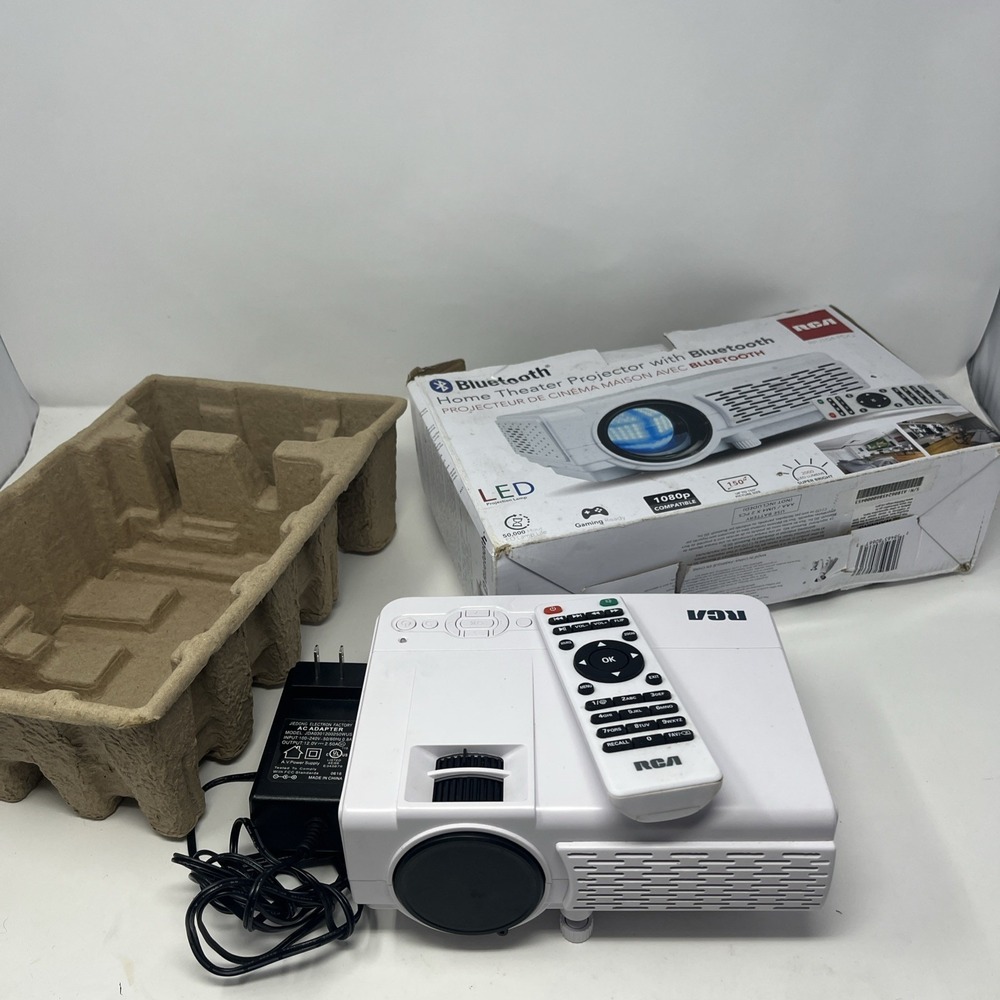 RCA RPJ104 Wireless LCD Projector - White With Remote Tested